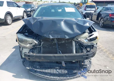 2015 Toyota Corolla Le z USA, uszkodzony, nr VIN 2T1BURHE8FC370645